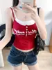 3060 # Estilo novo de verão sexy com estampa de letras, retalhos, botões, camisola, regata feminina slim fit com alças fixas e bojos