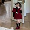 Conjunto de Roupa para Meninas de Natal e Ano Novo: Conjunto de Três Peças de Inverno com Xale Acolchoado Espesso Estilo Chanel Pequeno, Vestido Colete e Camiseta Básica