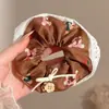 Novo scrunchie de alta qualidade para rabo de cavalo baixo 2026 para mulheres, apresentando um estilo inspirado em Melard, um acessório de cabelo retrô para outono e inverno