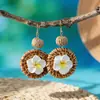 Aretes Florales Hechos a Mano de Rafia Estilo Festivo, Aretes Étnicos de Gama Alta de Nicho, Aretes Únicos y Hermosos al por Mayor