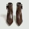 Botas de mujer de moda versátiles de estilo nuevo para otoño e invierno 2026, tacón alto de 7 cm, color marrón, con lazo, venta al por mayor, transfronterizas europeas y americanas