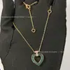 Novo Colar de Coração Dourado V Edição de Luxo da Feijia para Mulheres, Espessamente Banhado a Ouro 18K, Design de Coração Vazado, Corrente Clavicular Clássica e Simples de Madrepérola