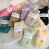 Meias de veludo de mink novas para Outono e Inverno meias femininas de comprimento médio para a panturrilha bordado de rosto sorridente forradas com fleece grossas quentes à prova de frio meias para pós-parto meias-calças