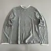 Camiseta outono nova feminina, gola redonda, manga longa, estilo casual, com gola com acabamento, top versátil e que afina, para usar como base.