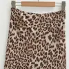 Falda sexy de estilo europeo y americano de cintura alta ajustada con estampado de leopardo, nueva falda de verano de corte slim de longitud media para un look de chica hot