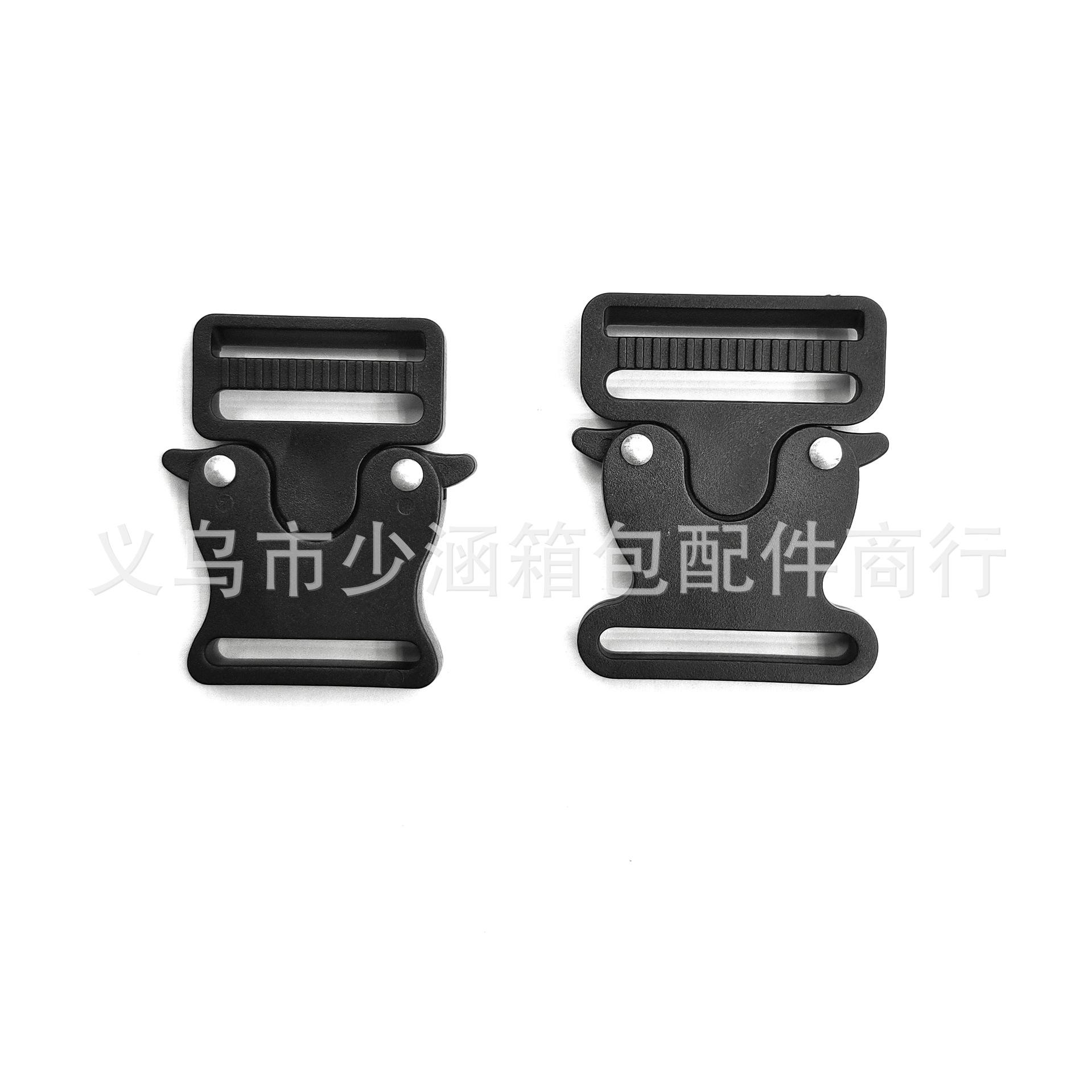 塑料插扣