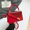 Bolsa de Ombro Moda Francesa Verão 2025 Estilo Retrô Bolsa Transversal Casual Bolsa Quadrada Pequena Simples Elegante Bolsa Transversal Ins