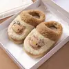 Chinelos de algodão de inverno para crianças com gatinho KT, infantis, de desenho animado, quentes e forrados com fleece, antiderrapantes, com sola grossa, estilo pai e filho, para uso interno