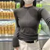 Camiseta Térmica Gris de Cuello Medio Ajustada para Mujer, Nuevo Estilo Otoño e Invierno 2025, Top de Manga Larga Ajustado Capa Base