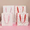 Nueva Bolsa de Tote de Papel Blanco, Bolsa Roja 520 para Empaque de Regalo, Bolsa de Regalo para el Festival Qixi, Bolsa de Compras de Cartón Engrosado