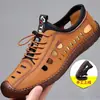 Zapatos de Hombre Transfronterizos Verano Wholesale Huecos Transpirables de Cuero Versátiles Suela Blanda Mocasines Hombres Slip-On Zuecos Casuales