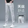 Jeans Rosas de Alta Gama para Hombre Corte Slim Fit Pierna Cónica Marca Trendy Estación Europea 2026 Nuevo Primavera Pantalones Largos Rosas para Hombre