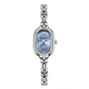 Reloj Pulsera Estilo Nuevo con Exquisito Temperamento, Correa Fina de Cadena, Lujo Ligero, Sensación de Alta Gama, Diseño de Nicho, Reloj Estudiante de Nácar para Mujer