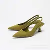 Sapatos de veludo francês de uma tira elegantes de salto baixo para mulheres no atacado, scarpins de bico fino da moda e luxuosos, sandálias confortáveis