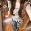 Camiseta de Manga Corta Retro Americana Falsa de Dos Piezas Hombro Derecho para Mujer Verano Nuevo Diseño Ajustada Dulce Sexy Top Corto