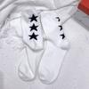 25 Meias Femininas Novas Outono e Inverno Estilo Japonês Esportivas Personalidade Simples Versátil Estrela de Cinco Pontas Celebridade da Internet Meias de Cano Médio Estrela Preta e Branca