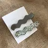 Pacote com 2 Grampos de Cabelo Acrílico Ondulados para Mulheres Simples Versátil Elegante Presilha Lateral para Franja Grampo Bico de Pato Vintage ins