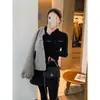 Suéter de malha com gola alta levemente franzida para mulheres, novo estilo outono e inverno, top de camada interna moderno e que afina a silhueta
