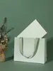 Caja de joyería verde claro hecha a medida con logo, caja de regalo con tapa abatible magnética para pulseras, collares, anillos y brazaletes caja de embalaje
