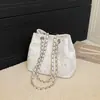 Bolso Bandolera de Cadena de Moda para Mujer, Nuevo Bolso de Hombro y Axila Verano 2026, Adecuado para el Trabajo y los Viajes Diarios, Bolso Tipo Cubo