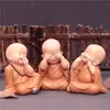 Pequeno sofá reclinável Maitreya ornamentos de lazer armário de TV doméstico decorações interessantes chinesas artesanato de resina fabricantes atacado
