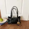 Bolso de axila Melard estilo retro, fresco y moderno, adornado con remaches, para mujer, perfecto para otoño, con un diseño chic y único, cuero suave y un tacto de alta gama, adecuado como bolso de hombro o tote