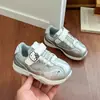Tênis Esportivo Infantil de Malha Dupla 2026 Novo Estilo Primavera/Outono Meninas Fofo Estiloso Casual Versátil Tênis de Corrida para Crianças Médias/Grandes