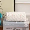 Bolsa Cosmética de Algodón con Flor Blanca Fresca y Linda Pequeña Multitud Portátil Bolsa de Almacenamiento para Lavados Floral Ins Bolsa Linda Tipo Caja