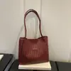 Bolsa de Ombro Grande de Tecido de Alto Valor 2026 Verão Nova Elegante Simples Versátil Bolsa Tote Transversal
