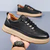 Outono 2026 Novos Sapatos Masculinos de Couro Macio Transfronteiriços Solado Macio Tendência Versátil Diário Casual Sapatos de Couro Tênis Atacado