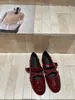 Nuevos Zapatos Individuales de Ballet con Velcro Otoño 2026 Estilo Coreano para Mujer Boca Baja Suela Plana Zapatos Rojos Pequeños de Correa Única Zapatos Individuales de Moda