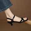 Sandálias abertas estilo francês para mulheres, novo modelo de verão 2026, sapatos pretos de salto alto elegantes, de salto fino, sola macia e bico quadrado