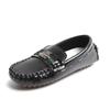 Sapatos de Couro Infantis 2025 Outono Novo Estilo Britânico para Meninos Sapatos Doudou para Crianças de Tamanho Médio e Grande Solado Macio Slip-On Sapatos de Bebê Xadrez