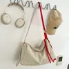 Bolso de hombro simple y relajado, como una nube, bolso artístico estilo coreano para estudiantes universitarias, bolso cruzado versátil para ir de compras
