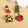 Broche de Gato Negro Navideño Lindo Qi He Árbol de Navidad Creativo Media de Navidad Estrella Decoración Bola Metal Esmalte Pin Accesorios