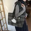 Bolsa de Tela con Dibujo de Cachorro Coreano para Mujer 2025 Nuevo Bolso de Mano de Gamuza a Cuadros Gran Capacidad Estilo Perezoso Bolso de Hombro