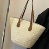 Bolso tejido de paja para mujer de gran capacidad 2022 nueva moda otoño e invierno bolso de hombro tejido clase de textura bolso tote para ir al trabajo
