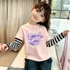 Nova Blusa de Manga Comprida Primavera/Outono para Meninas, Camisa Base Listrada com Estampa de Desenho Patchwork, Camiseta Estilosa de Algodão Puro para Bebê