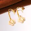 Pendientes de acero inoxidable con forma de flor de cuatro hojas, estilo europeo y americano, chapados en oro real de 18 quilates, pendientes impermeables de concha natural de alta gama para mujer