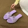Sandálias de salto médio de renda de fada estilo francês para mulheres, novo lançamento de verão 2026, sandálias slip-on versáteis com laço estilo fada