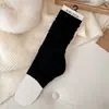 Calcetines de lana para otoño e invierno para mujer, con un estilo relajado de "viejo dinero", calcetines altos de tubo, un estilo de ballet inspirado en Miu, y calcetines grises hasta la pantorrilla que crean un efecto adelgazante.