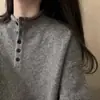 Nueva colección de otoño e invierno: Suéter 100% lana pura para mujer, con un cuello alto medio abierto, un corte holgado y relajado, y color rojo, perfecto como capa base