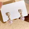 Brincos de Pérola Camélia Estilo Pequeno Perfume Exquisitos Brincos de Luxo Alto Padrão Femininos Gentil Versátil Atmosfera de Luxo Leve Acessórios para Orelha