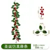 Colgante de pared de enredadera de flor artificial para decoración del hogar con hojas de acebo y bayas rojas, arreglo de ambiente navideño, enredadera artificial de Navidad