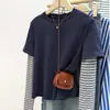 Camiseta estilosa de algodão puro com efeito duas peças listrada de manga longa para mulheres, adequada para primavera e outono como uma peça de base