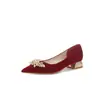 Zapatos de boda estilo Xiuhe para mujer, rojos, tacón grueso, cómodos para los pies, zapatos de novia, nuevo modelo 2025, zapatos de punta estilo chino para boda y recepción