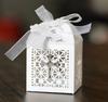 Caja de dulces de flores de ventana hueca de exportación transfronteriza para fiesta de boda Caja de dulces de regalo de chocolate Cruz Blanca en stock