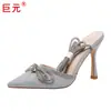 Los estilos en stock de Juyuan están disponibles durante todo el año: Zapatos de tacón alto europeos y americanos, zapatos de mujer de moda transfronterizos de talla grande, zapatos de tacón alto sexys con pedrería