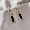 Pendientes de plata con luz de aguja, de lujo, de circonita negra de alta gama, con un toque de amor, pendientes geométricos de temperamento nicho, con un diseño único y sentido del humor.