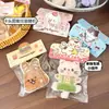 Muñecos de Peluche de Dibujos Animados con Empaque de Tarjeta, Bolsas Transparentes, Muñecos de Alto Valor para Lanzamientos de Boda, Varios Estilos Disponibles para Venta al por Mayor